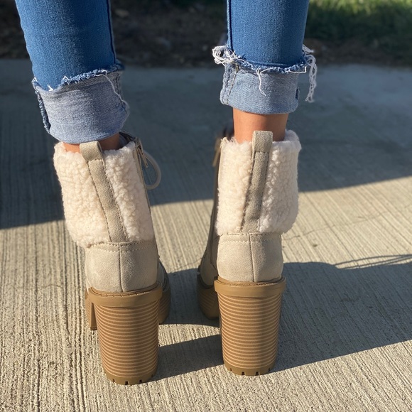 Natural fleece lined laced up bootie - Picture 3 of 3